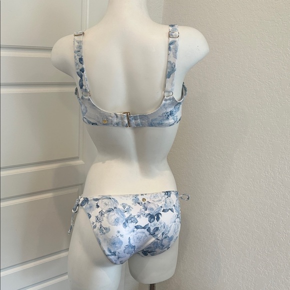 Victoria's Secret Blue Floral Bikini Top - Picture 4 of 12